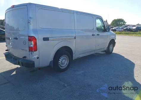 2015 Nissan Nv Cargo Nv1500 S V6 z USA, uszkodzony, nr VIN 1N6BF0KL8FN804747
